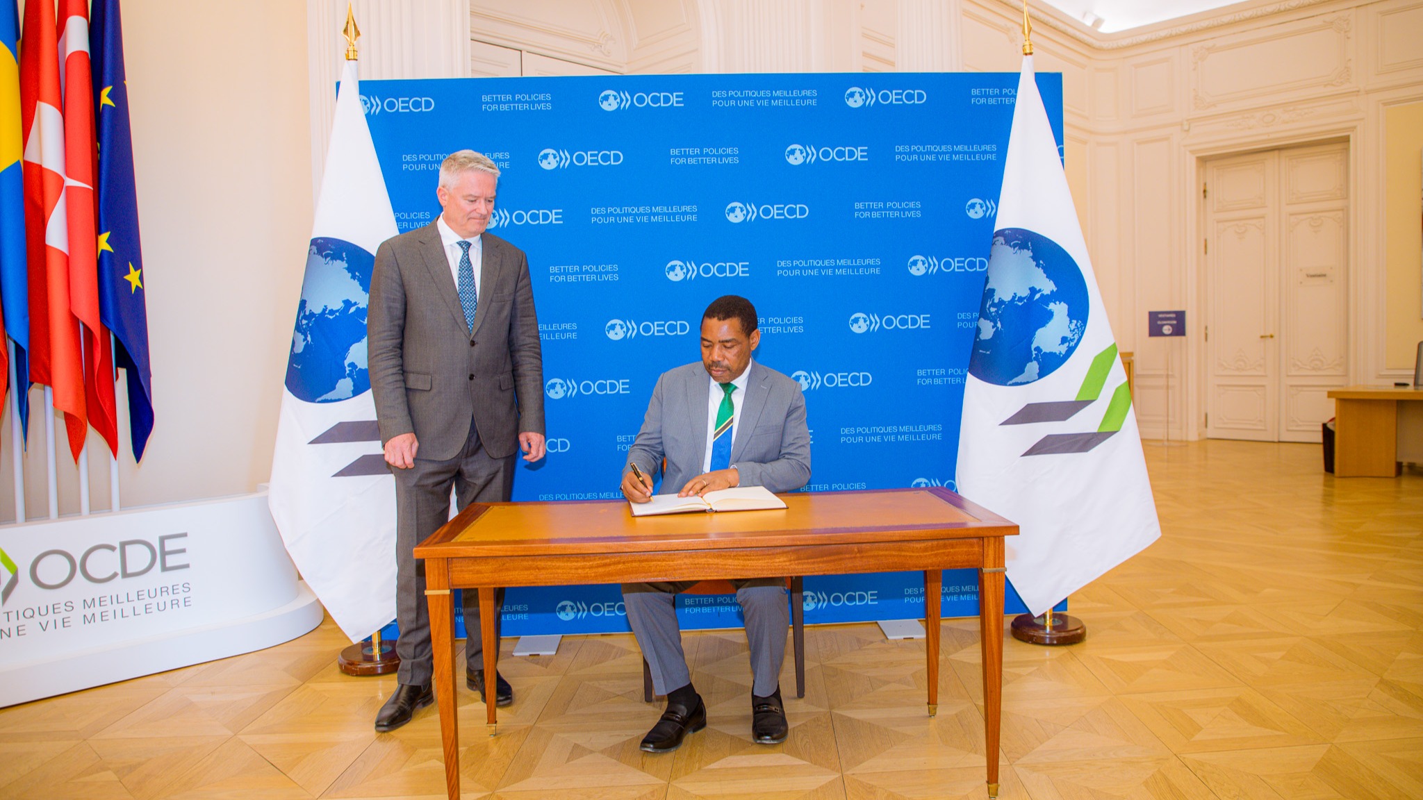 DKT. NCHEMBA NA SHIRIKA LA OECD LA UFARANSA WAZUNGUMZIA SERA ZA KODI NA UWEKEZAJI UFARANSA