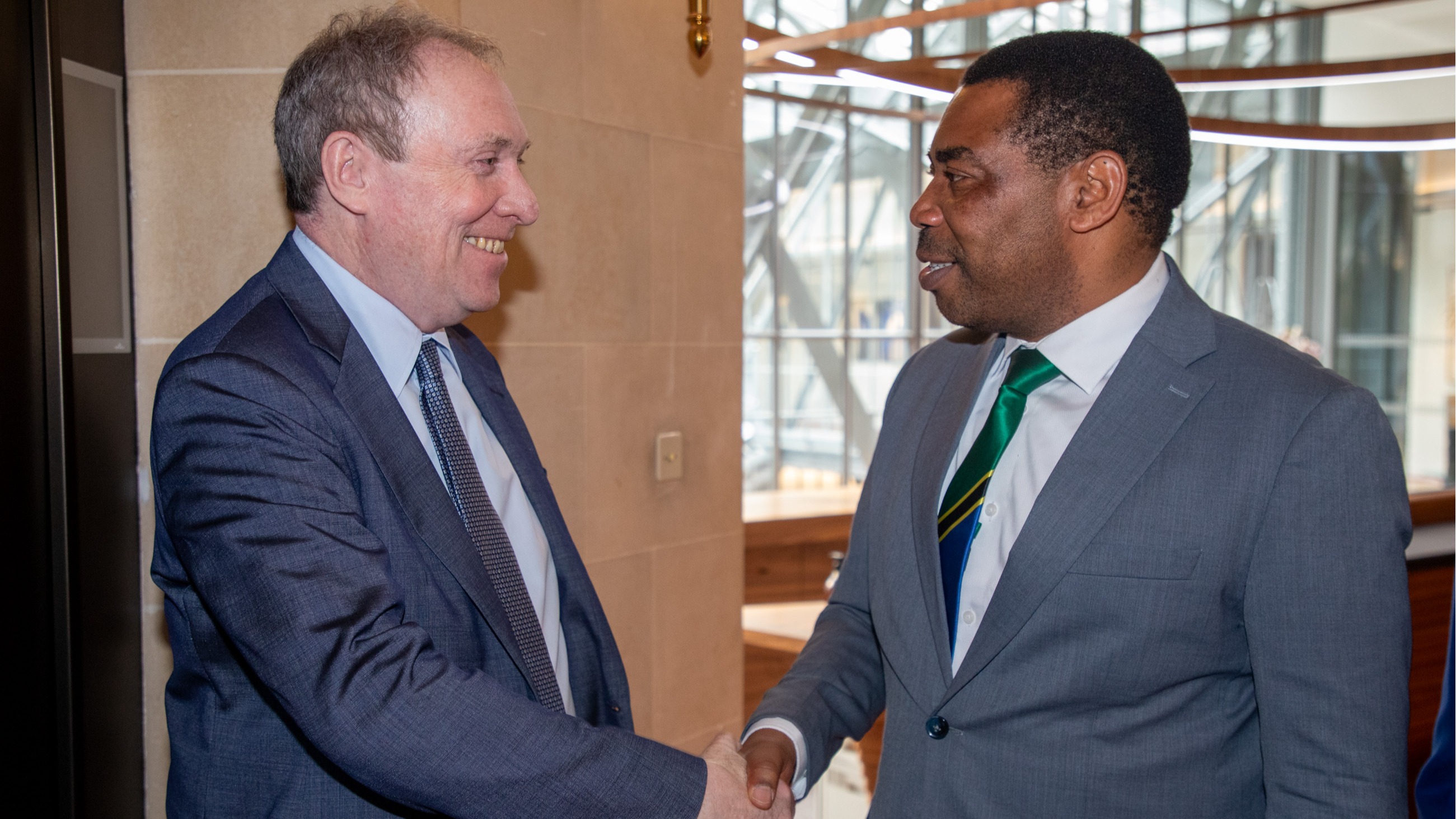 DKT. NCHEMBA ATETA NA CEO WA BENKI YA ASOCIATE GENERALE JIJINI PARIS