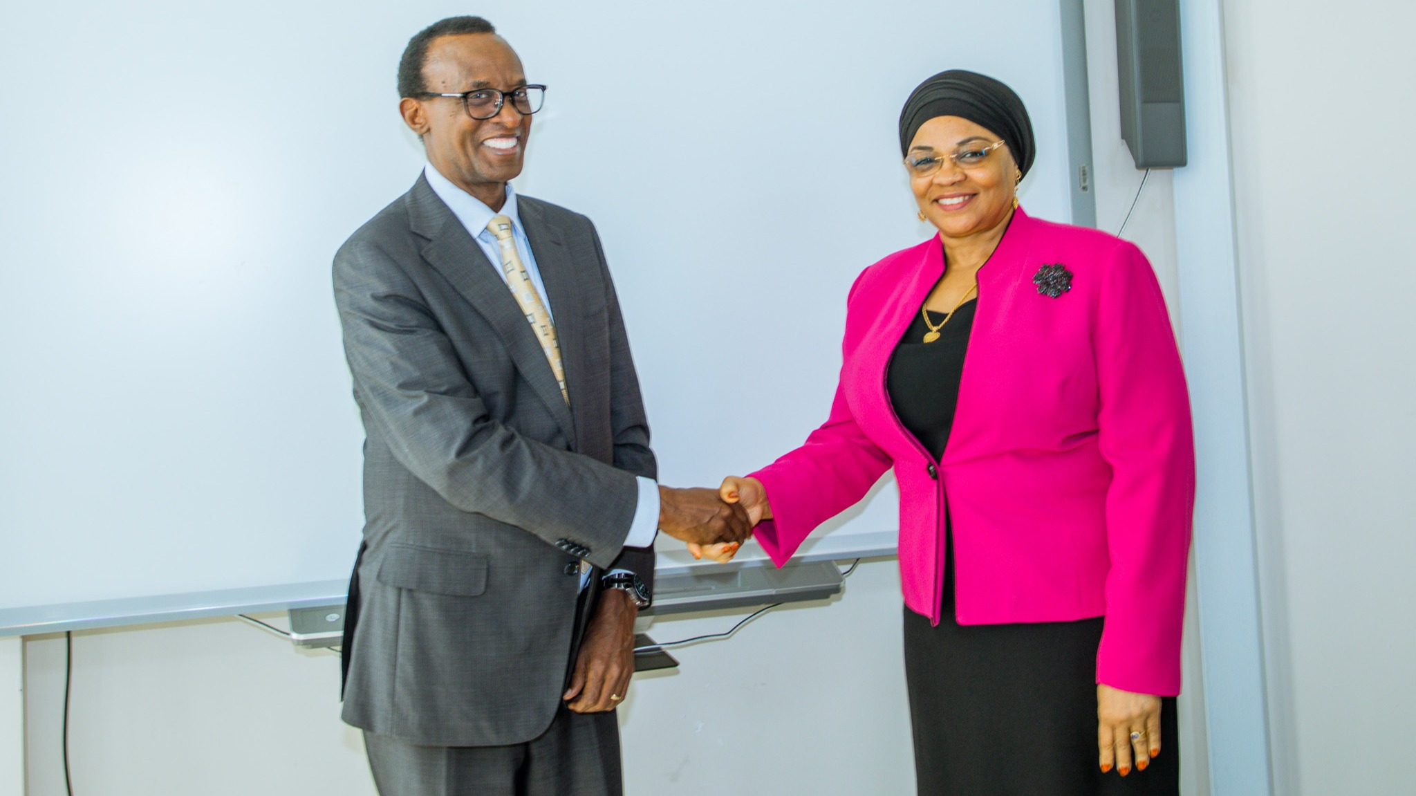 DKT. NATU AKUTANA NA UJUMBE WA IMF, WB NA COMSEC