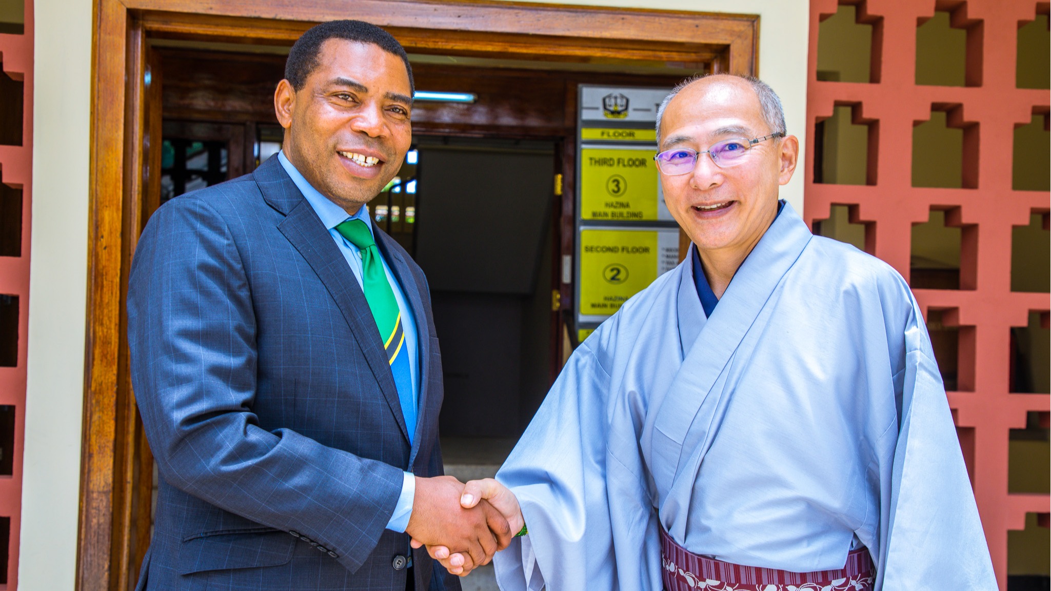 DKT. NCHEMBA ATETA NA MABALOZI WA CANADA NA JAPAN NCHINI