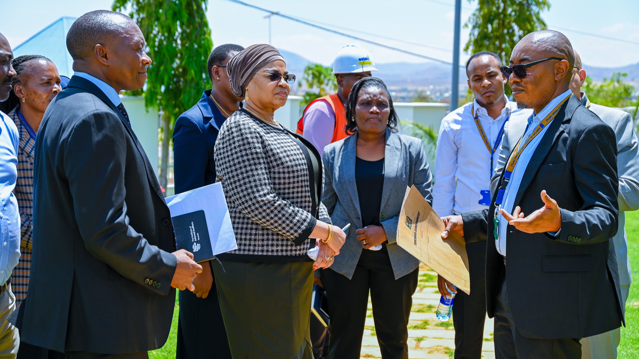 DKT. MWAMBA ATEMBELEA JENGO JIPYA LA OFISI ZA WIZARA YA FEDHA.