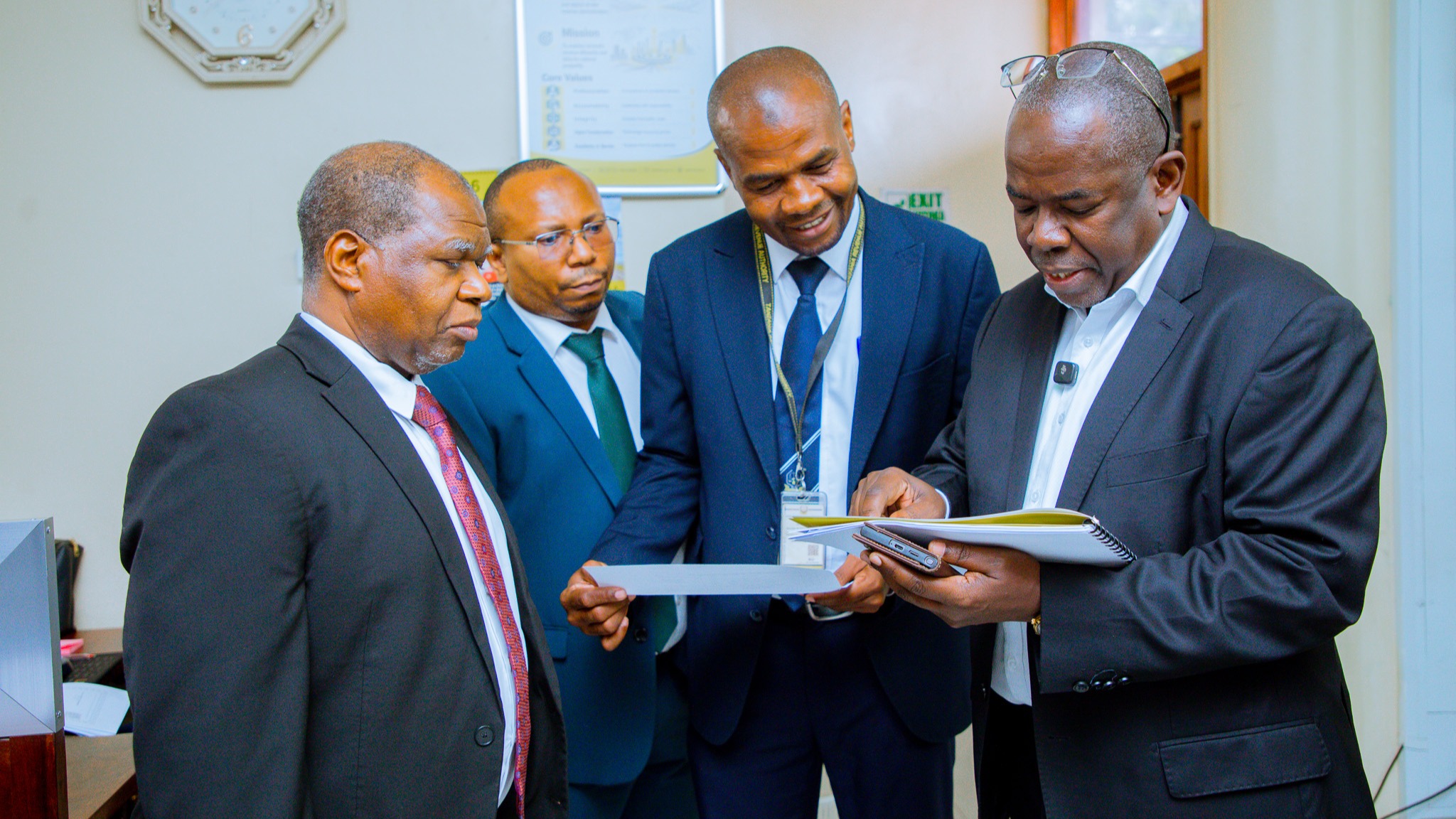 WAZIRI WA FEDHA AIPONGEZA TRA ZANZIBAR, AITAKA KUIMARISHA MIKAKATI YA UKUSANYAJI WA MAPATO