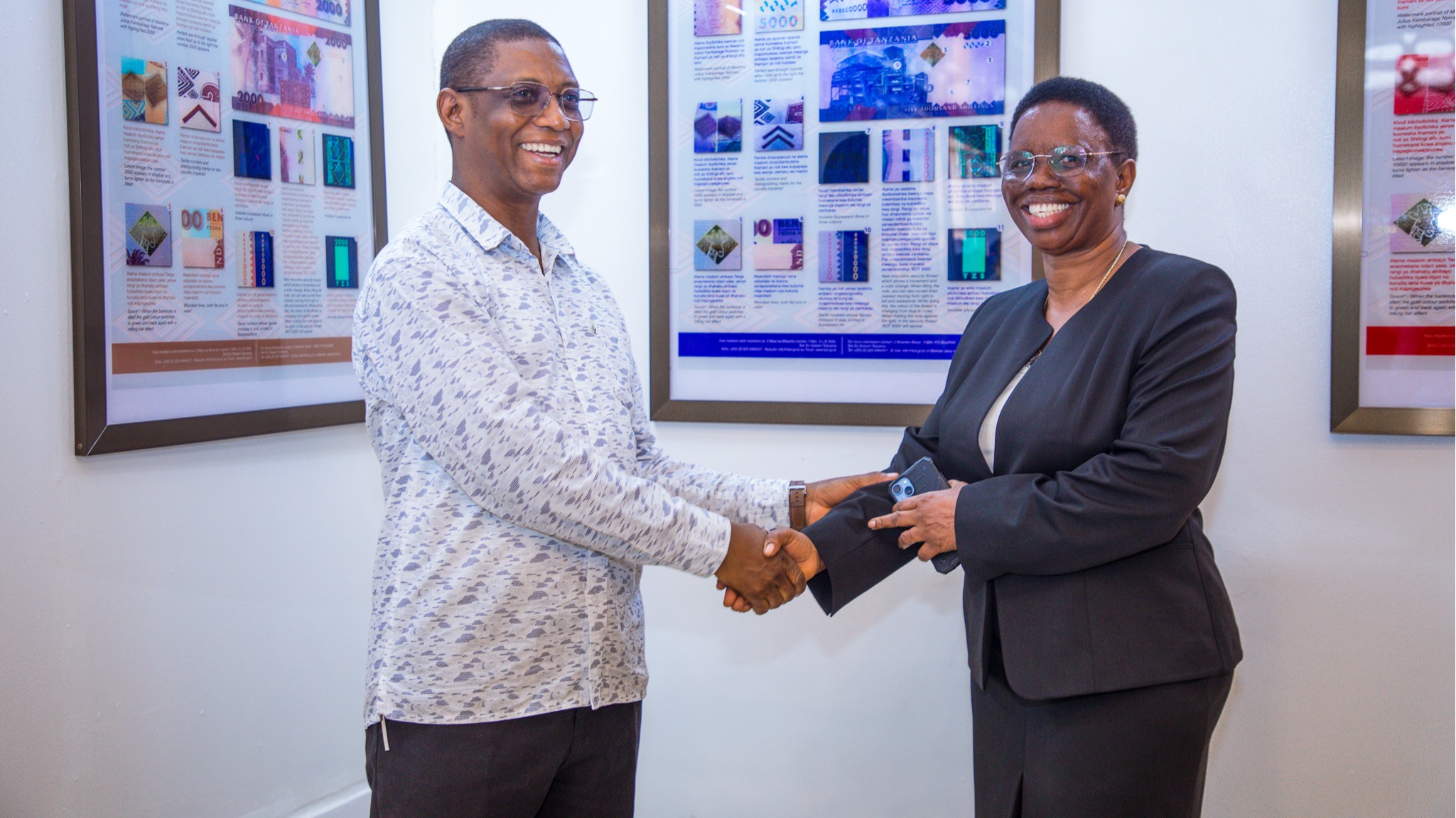 NAIBU KATIBU MKUU JENIFA OMOLO ATEMBELEA BANDA LA WIZARA YA FEDHA SABASABA 2024