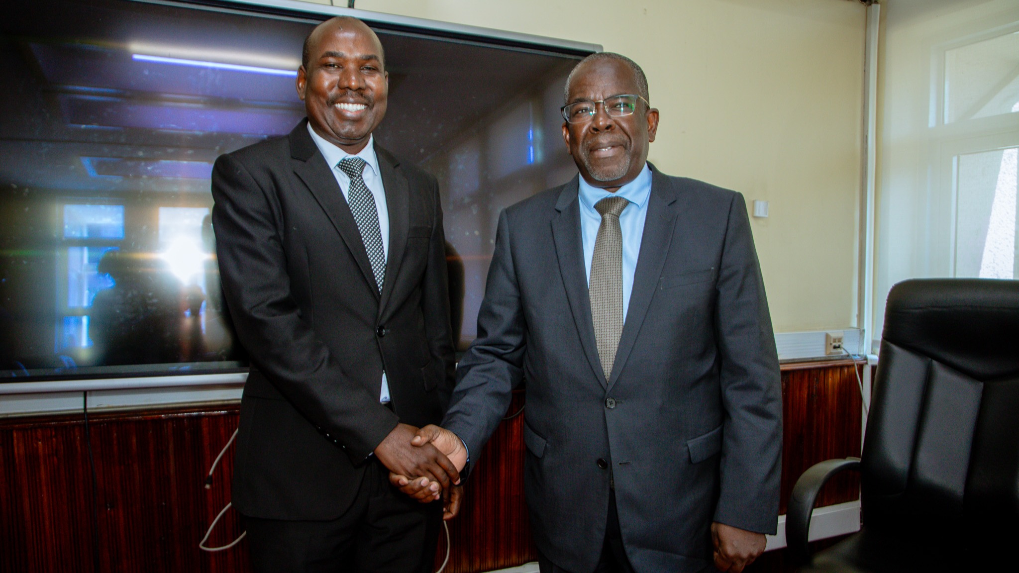 BALOZI OMAR: BARAZA LA MASOKO YA MITAJI LITOE ELIMU YA MAJUKUMU YAKE