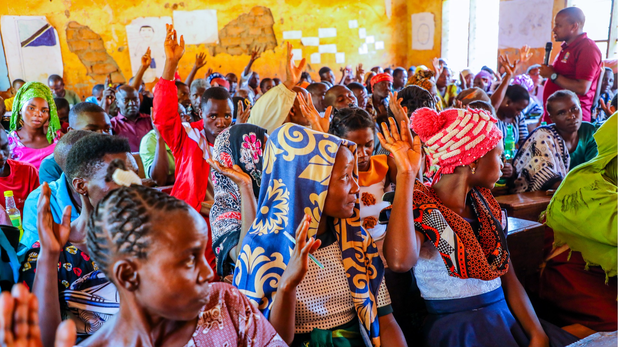 MIVUTANO BAINA YA WATUMISHI NA WAKOPESHAJI WASIO RASIMI HUATHIRI UTENDAJI KATIKA SEHEMU ZA KAZI