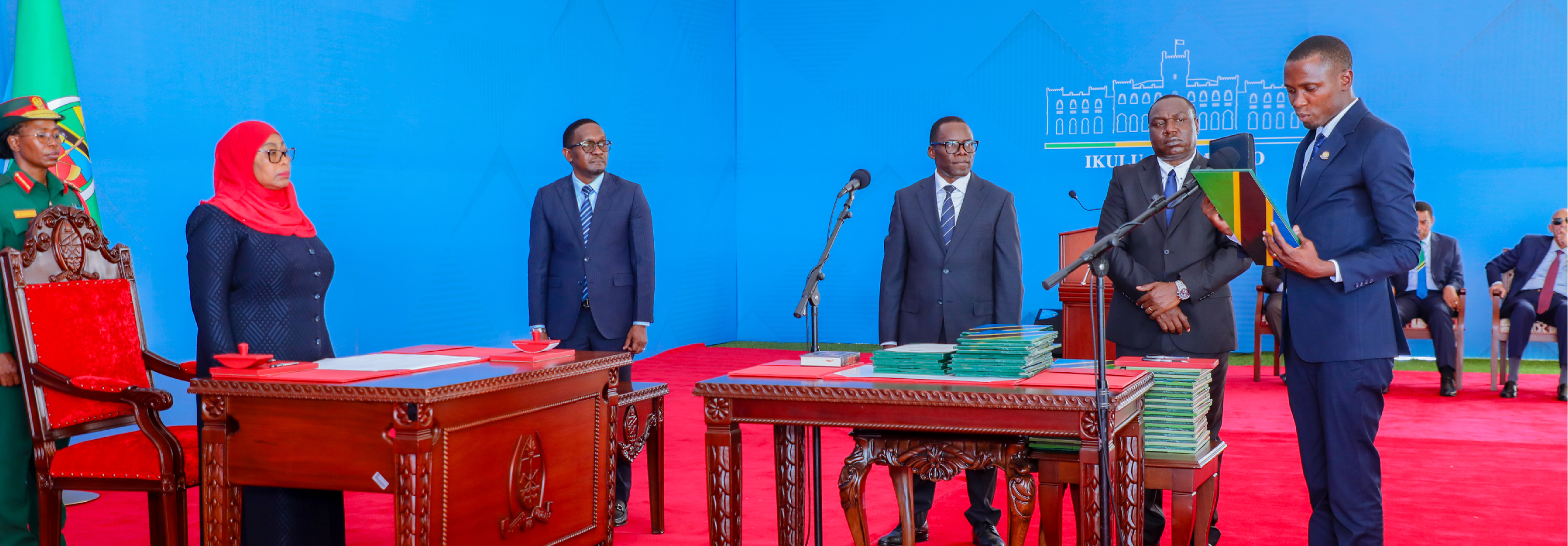 Naibu Waziri wa Fedha Mhe. Laurent Deogratius Luswetula (Mb), akila kiapo mbele Rais wa Jamhuri ya Muungano wa Tanzania, Mhe. Dkt. Samia Suluhu Hassan, baada ya kuteuliwa kuwa Naibu Waziri wa Fedha wa Jamhuri ya Muungano wa Tanzania, katika hafla iliyofanyika Ikulu, Chamwino, Dodoma.