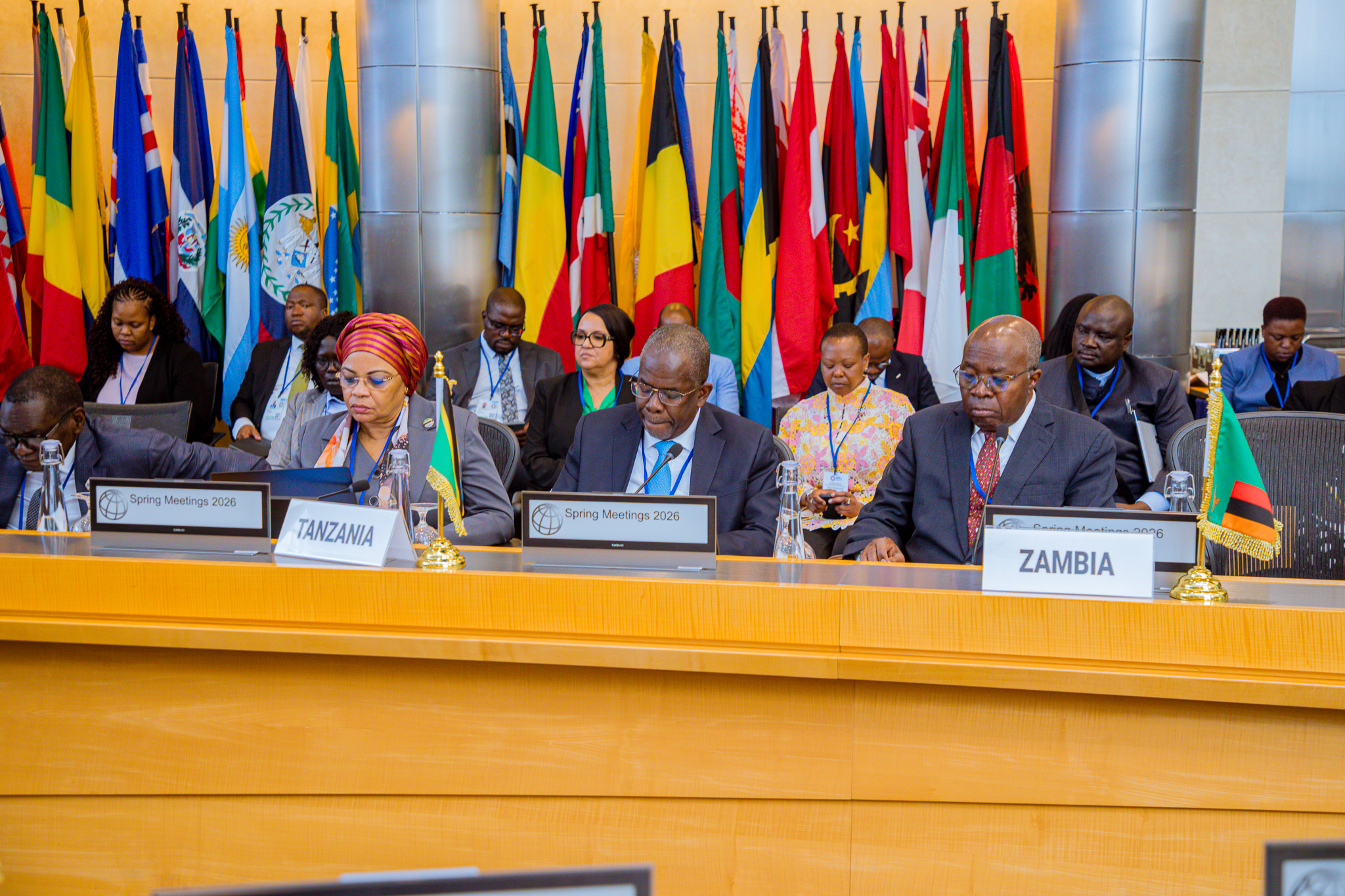 Waziri wa Fedha, Mhe. Balozi Khamis Mussa Omar, ameishauri Benki ya Dunia kuangalia namna ya kuiwezesha sekta binafsi katika nchi za Afrika ili iweze kuwa imara na kuchangia kukuza uchumi wa nchi hizo.

Mhe. Balozi Omar, ametoa wito huo wakati akichangia mada katika mkutano wa Kundi la Kwanza la nchi za Kanda ya Afrika, wanachama wa Benki ya Dunia (Africa Group 1 Constituency), uliofanyika Makao Makuu ya Benki hiyo, Jijini Washington D.C, nchini Marekani.